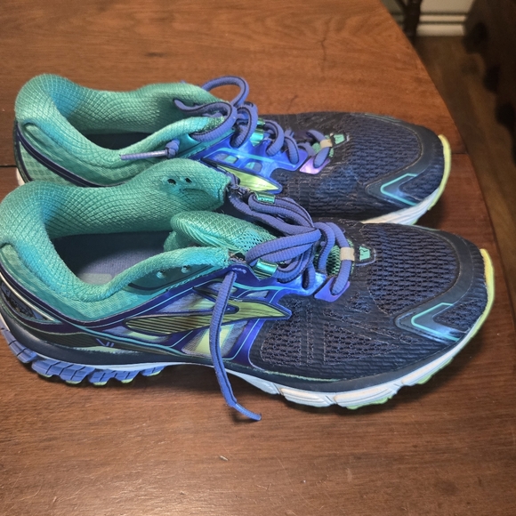 Brooks Ravenna Wonen's Running Shoe - Picture 8 of 10